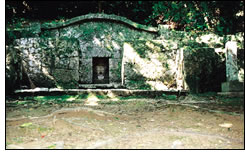 護佐丸の墓(久場)